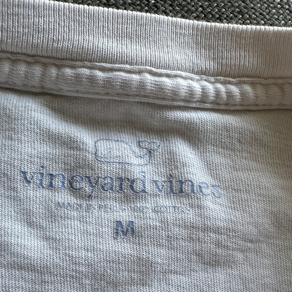 Vineyard Vines Oversized White Short Sleeve Tee with Pocket - Picture 3 of 9